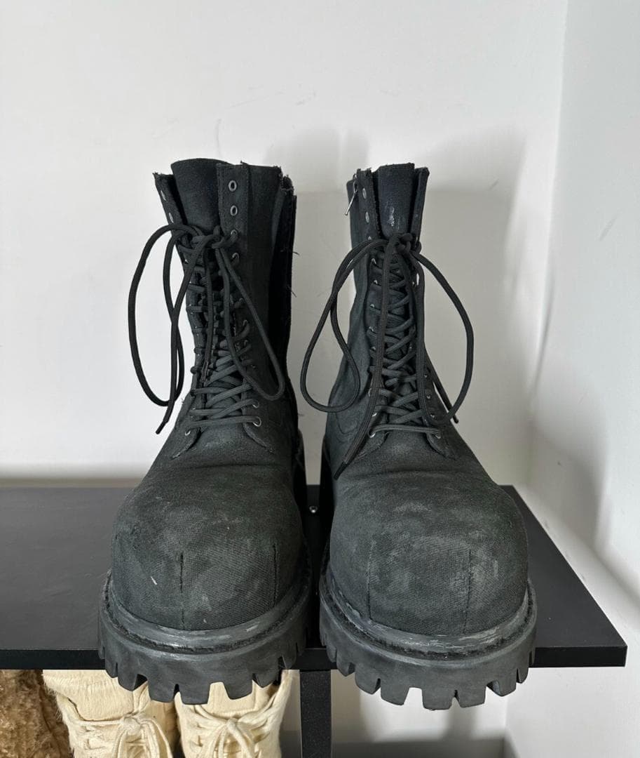語学・辞書・学習参考書 balenciaga combat strike boots