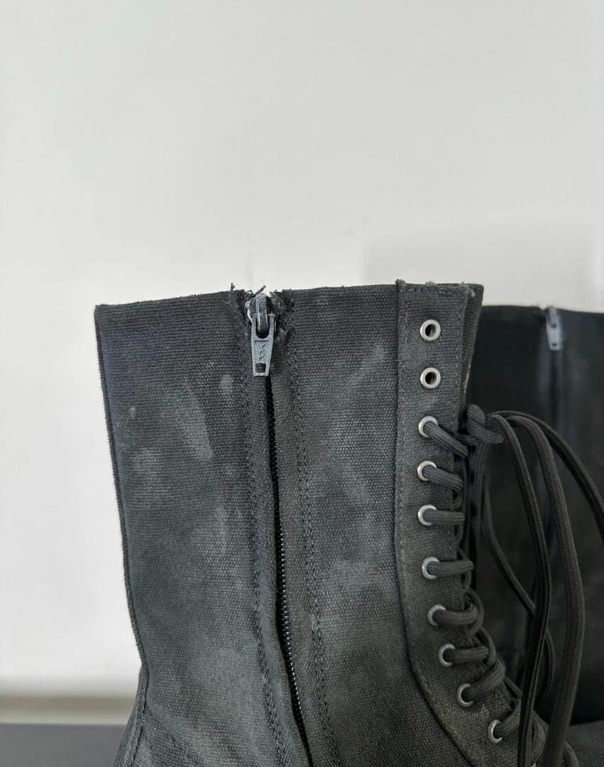 語学・辞書・学習参考書 balenciaga combat strike boots