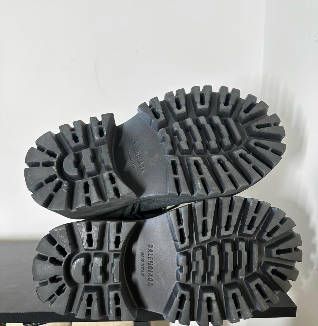 語学・辞書・学習参考書 balenciaga combat strike boots