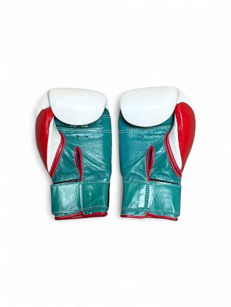 ほぼ新品未使用品　Winning ボクシンググローブ　10oz