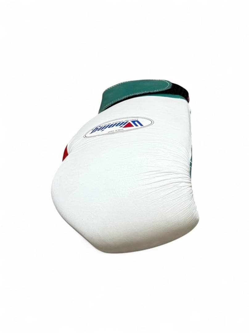 ほぼ新品未使用品　Winning ボクシンググローブ　10oz