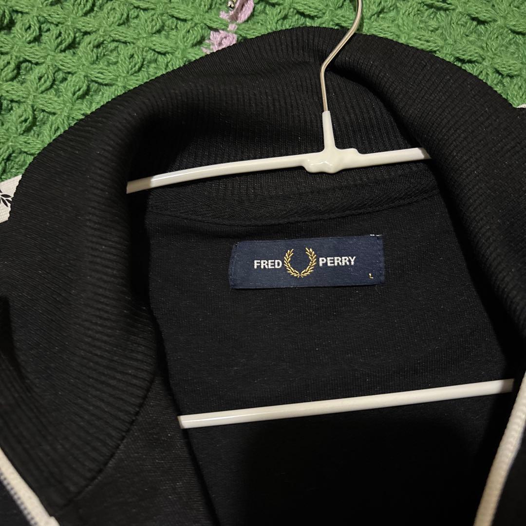 FRED PERRY 黒 トラックジャケット