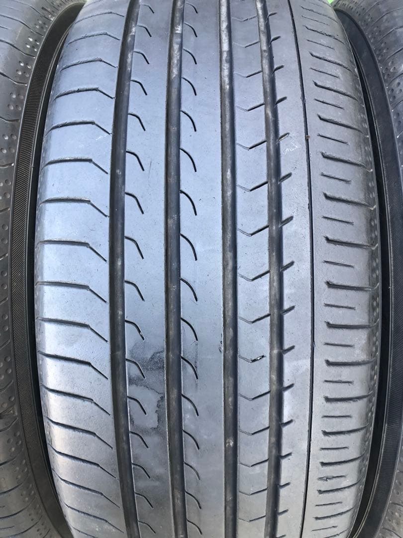 215/55 R17 YOKOHAMA BluEarth RV-03、2022年