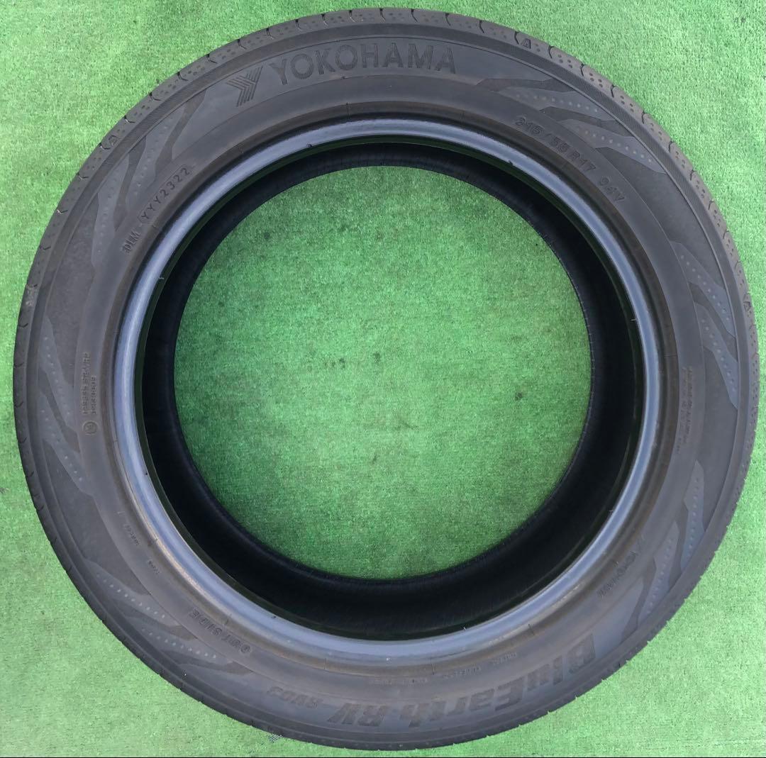 215/55 R17 YOKOHAMA BluEarth RV-03、2022年