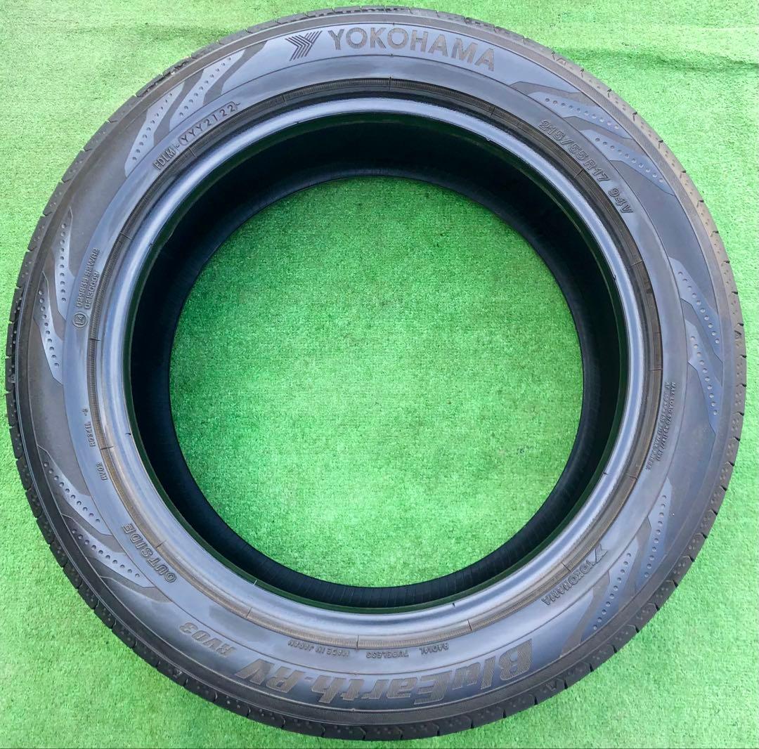 215/55 R17 YOKOHAMA BluEarth RV-03、2022年