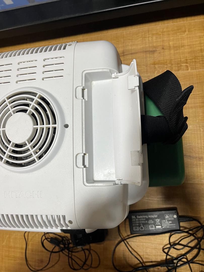 HITACHI コードレス冷温庫　UL18DSL （中古）