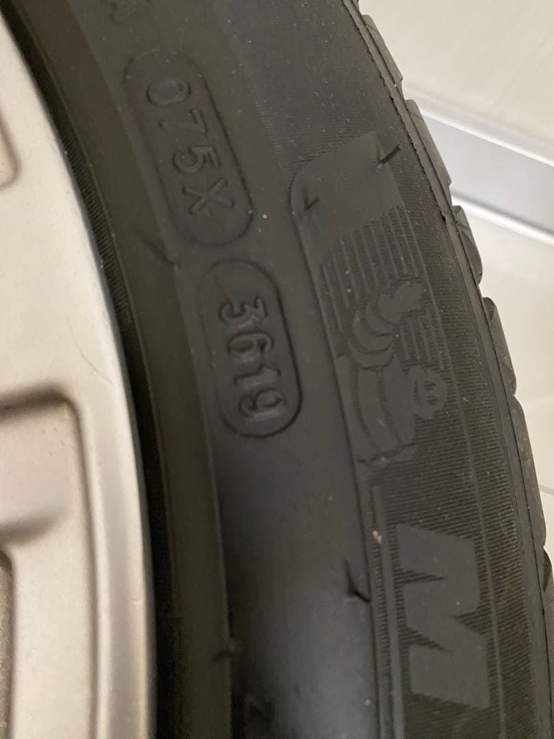 ミシュランタイヤ225/45R17と純正ホイール4本