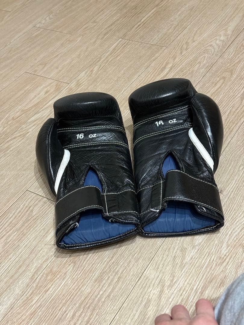 Winning ボクシンググローブ 16 oz ブラック