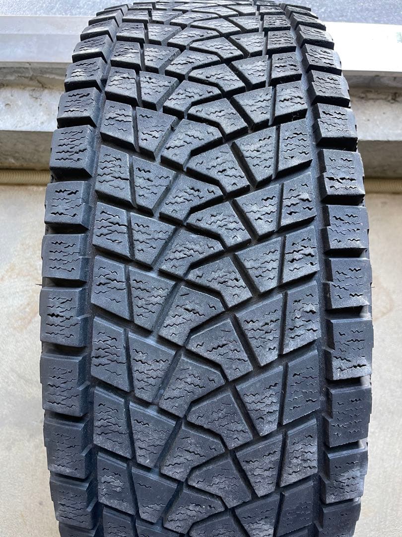 ブリヂストン　ブリザック スタッドレス　DM-Z3 285/75R16 1本　①
