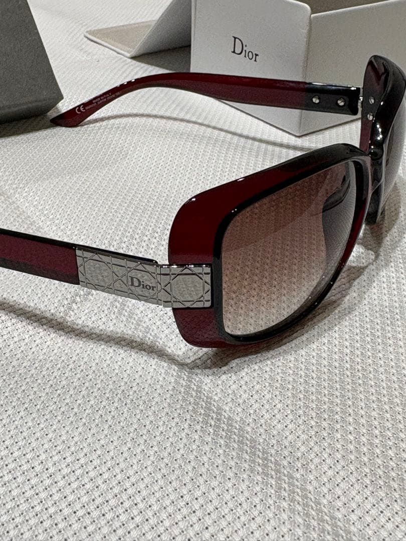 Dior ダークレッド ラウンドサングラス