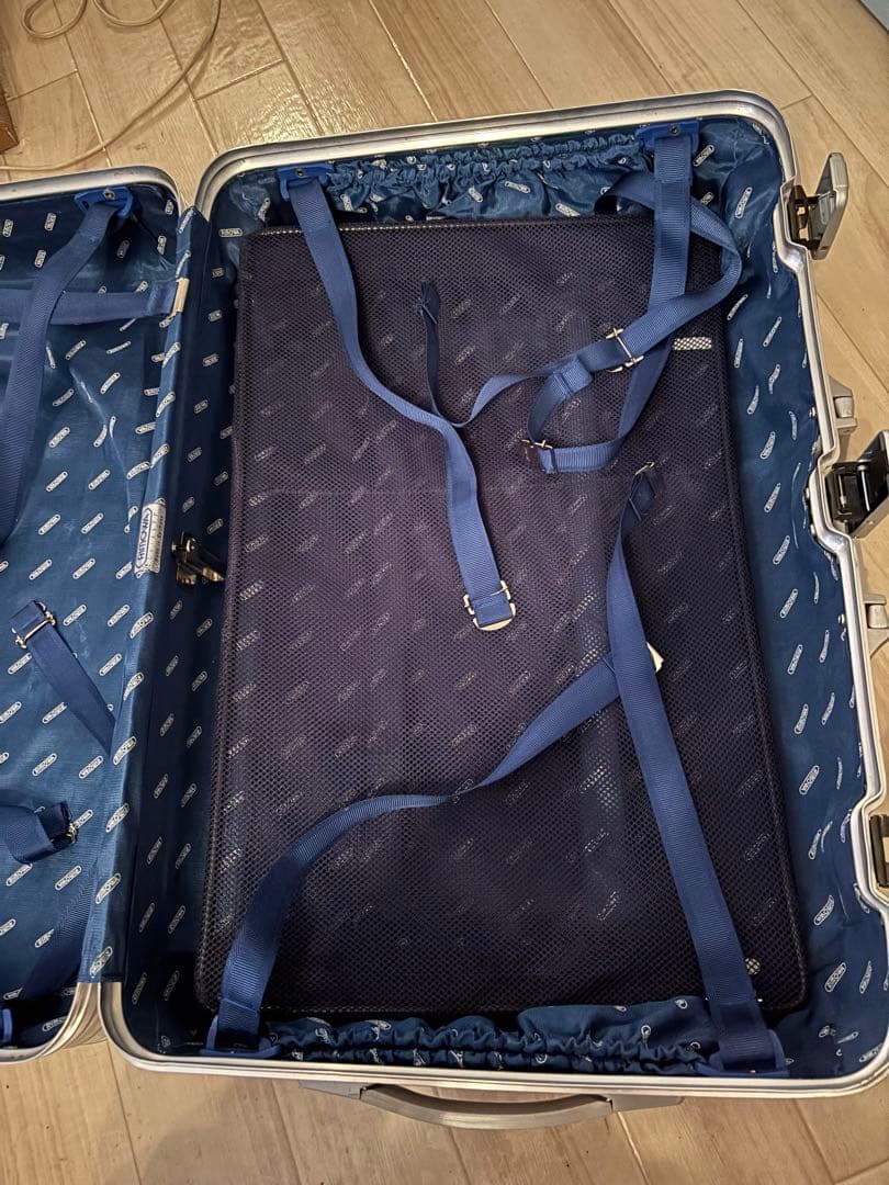 RIMOWAリモワ★人気❗️シルバー スーツケースキャリーケース★使用回数は少ない