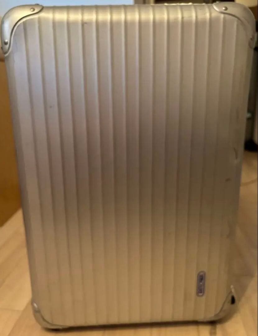 RIMOWAリモワ★人気❗️シルバー スーツケースキャリーケース★使用回数は少ない