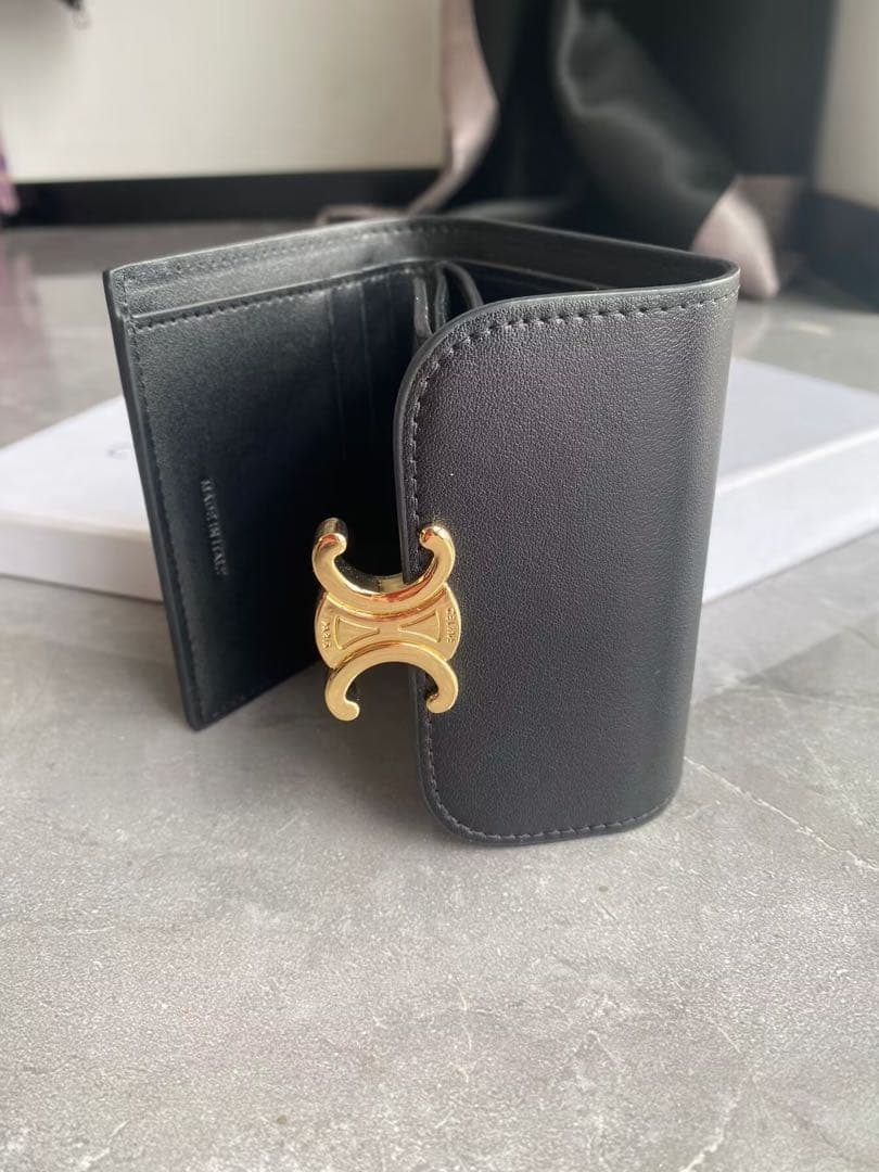 CELINE トリオンフ 三つ折り財布 ブラック ゴールド金具
