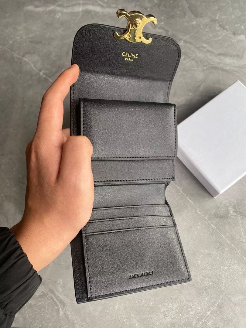 CELINE トリオンフ 三つ折り財布 ブラック ゴールド金具