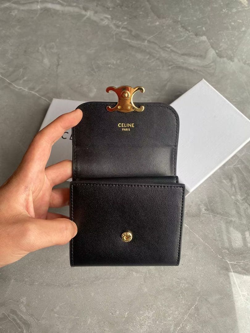 CELINE トリオンフ 三つ折り財布 ブラック ゴールド金具