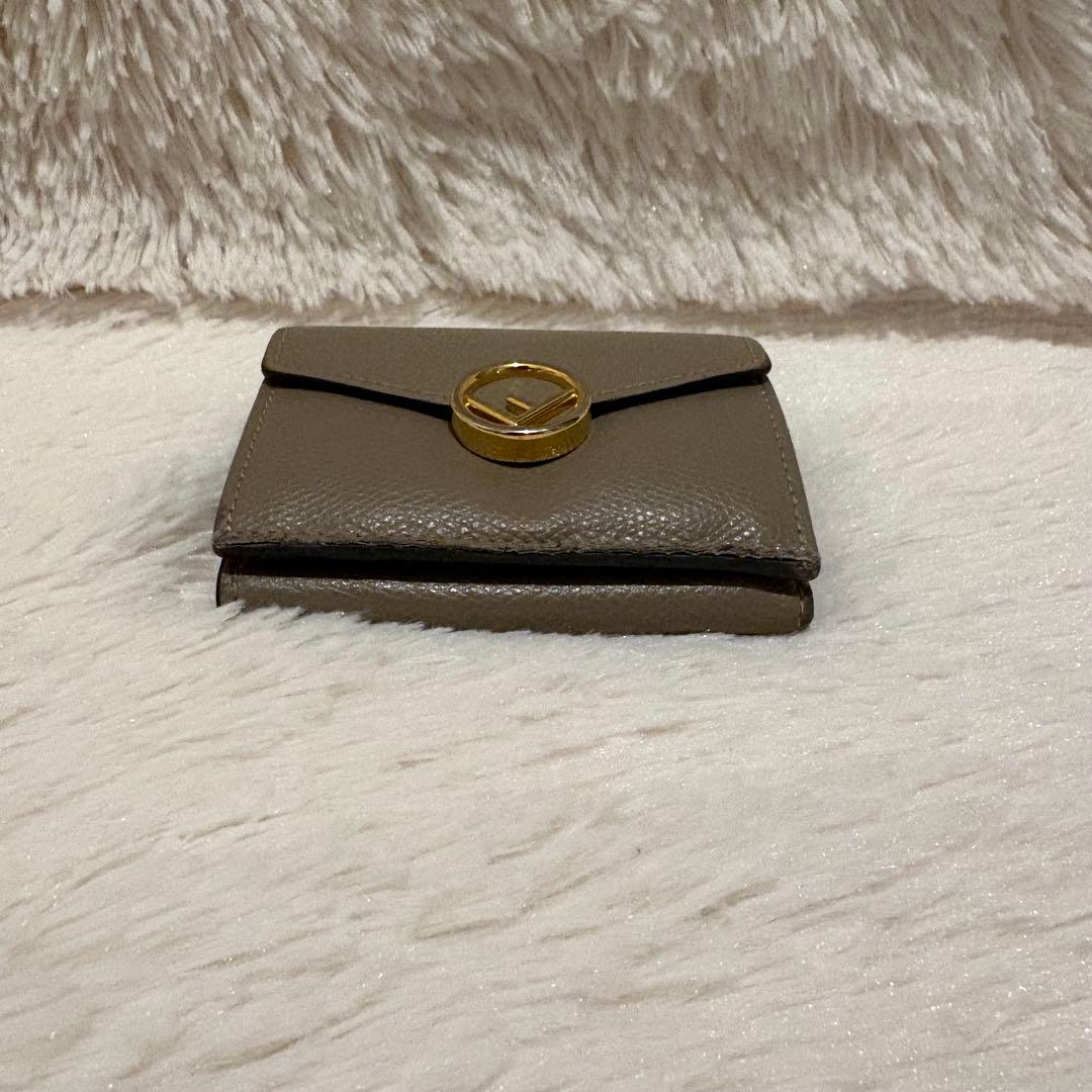 フェンディ 三つ折り財布 グレージュ ゴールド金具 コンパクトウォレット