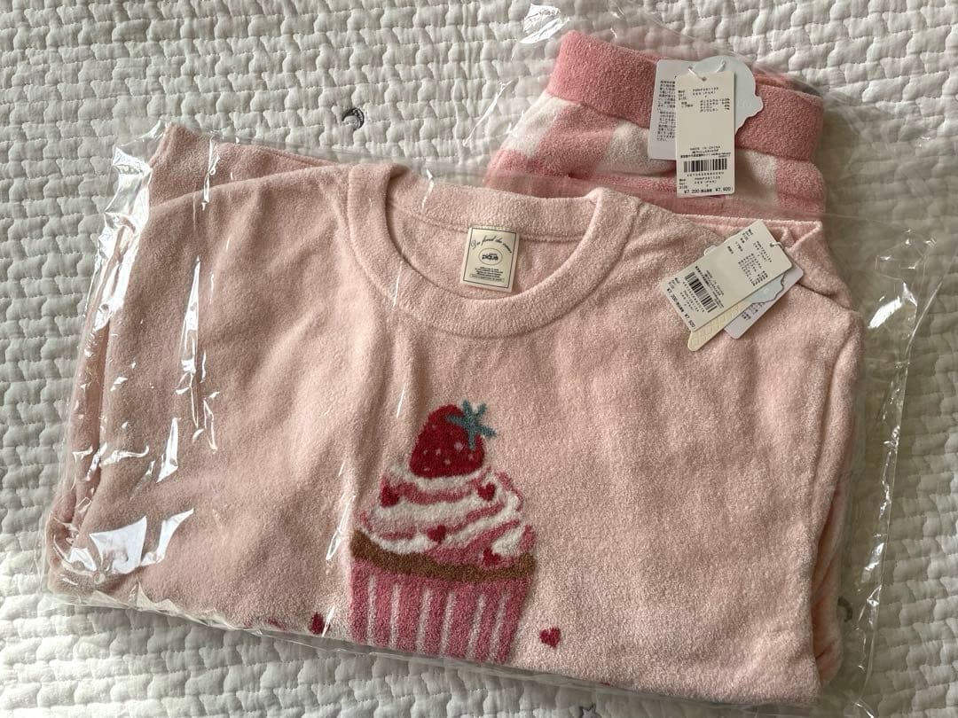 【新品タグ付き】ジェラートピケカップケーキプルオーバー&チェック柄ショートパンツ