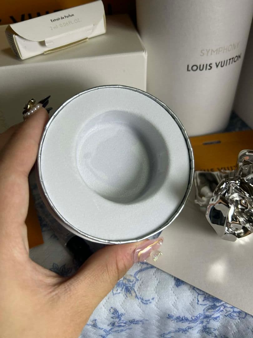 y*u様 LV SYMPHONY 香水 おすすめ、 付属品あり