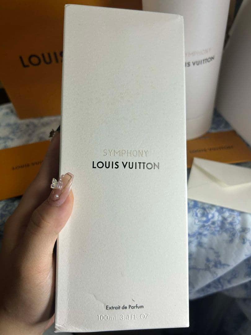 y*u様 LV SYMPHONY 香水 おすすめ、 付属品あり