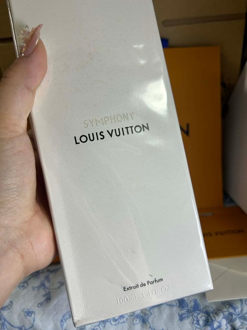 y*u様 LV SYMPHONY 香水 おすすめ、 付属品あり