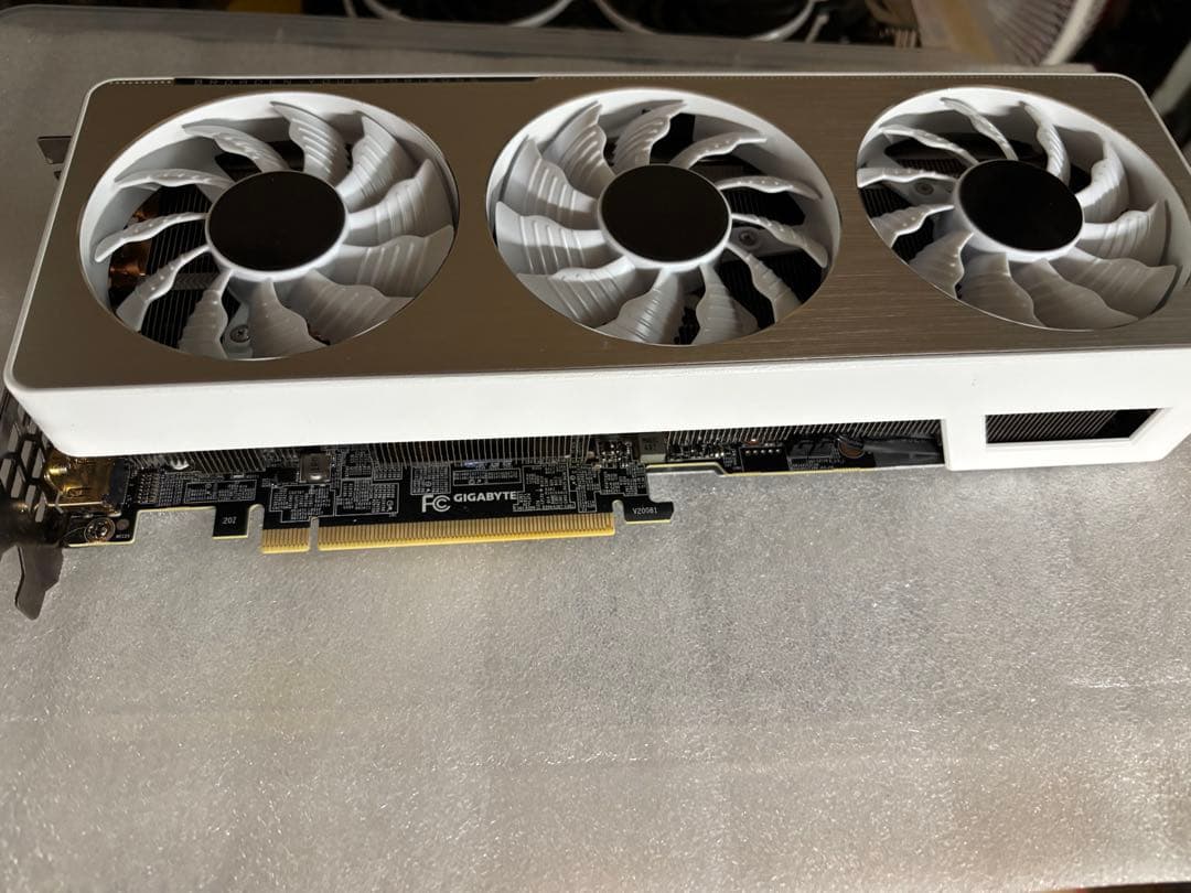 ジャンクGIGABYTE GeForce RTX 3070ホワイト 3ファン