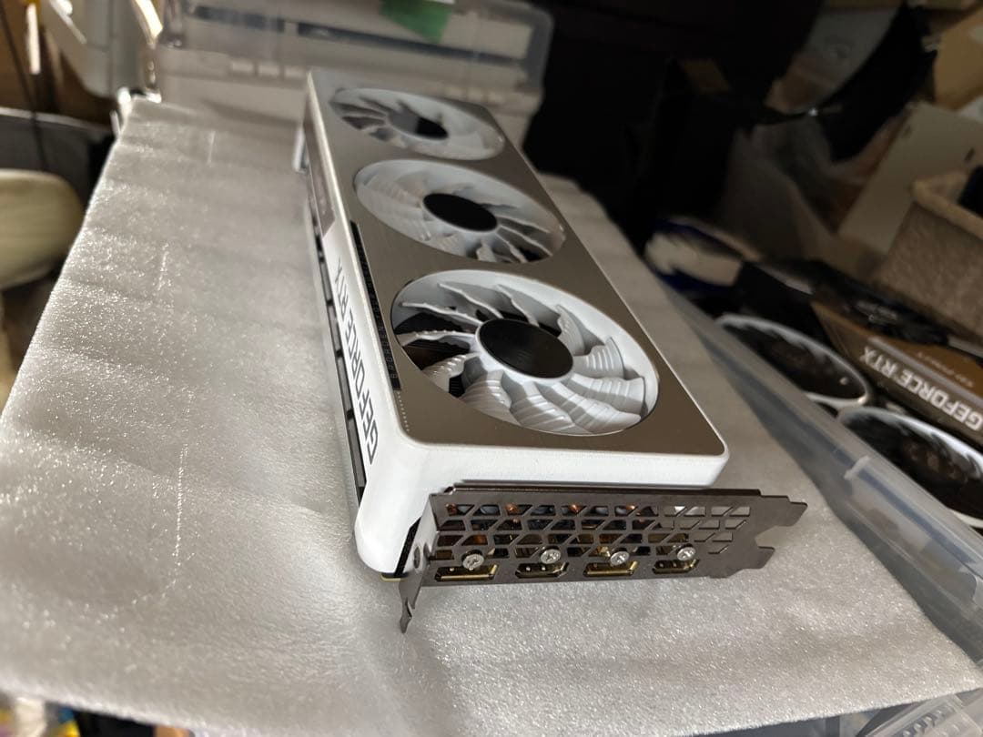ジャンクGIGABYTE GeForce RTX 3070ホワイト 3ファン