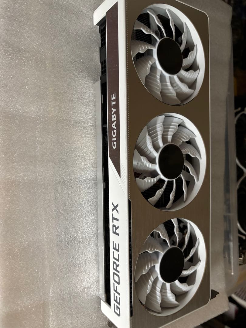 ジャンクGIGABYTE GeForce RTX 3070ホワイト 3ファン