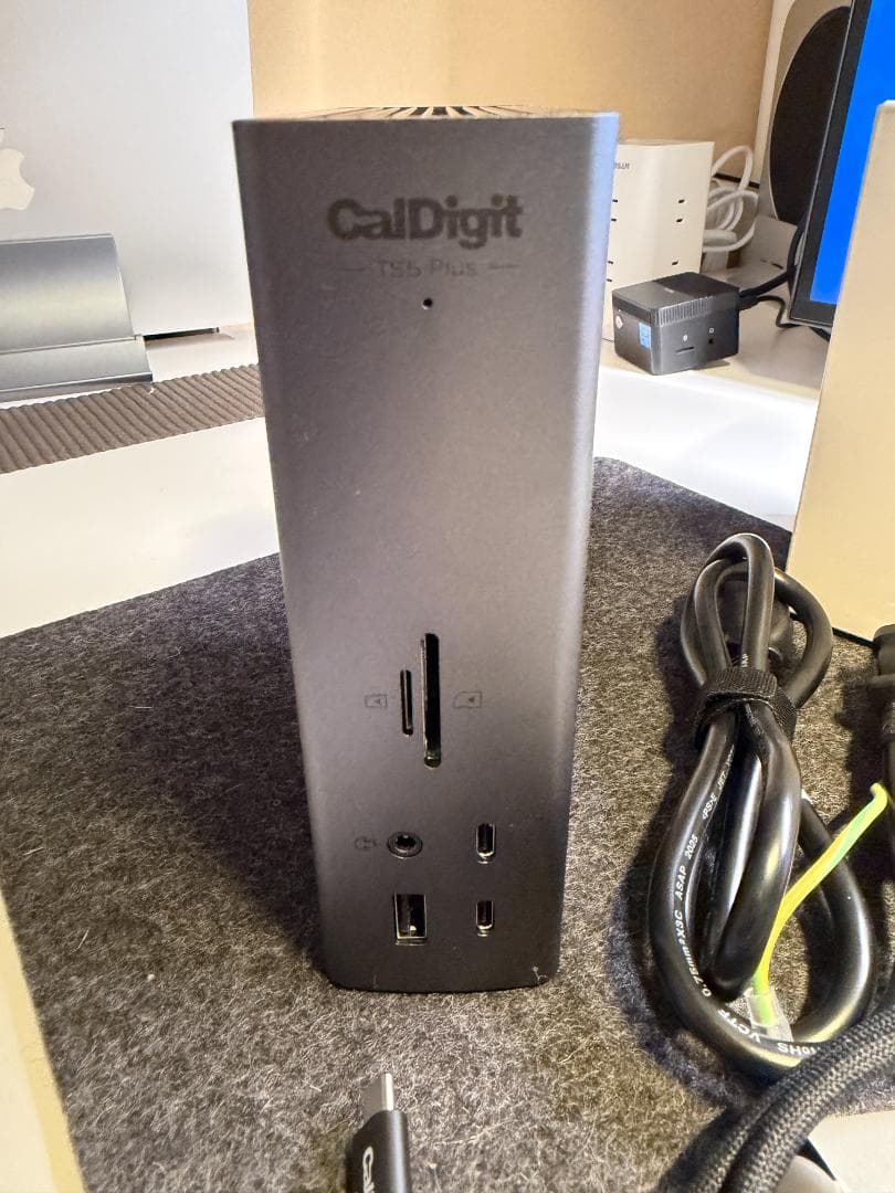 【ほぼ新品】CalDigit TS5 Plus ドッキングステーション