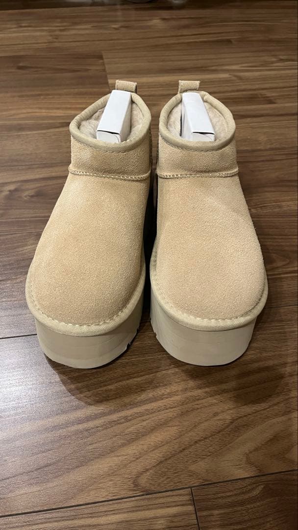 UGG ベージュ 厚底ムートンブーツ　5cm 23cm