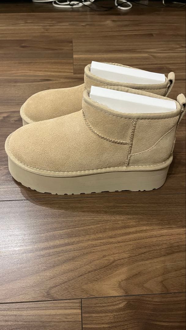 UGG ベージュ 厚底ムートンブーツ　5cm 23cm