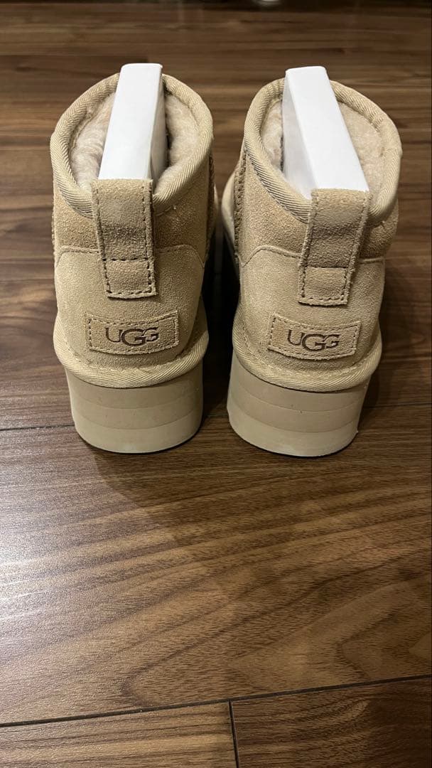 UGG ベージュ 厚底ムートンブーツ　5cm 23cm