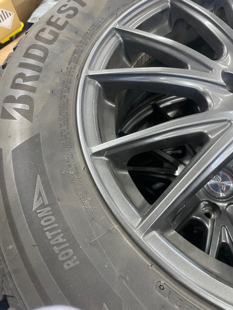 ブリヂストンスタッドレスタイヤ225/65R17＆ホイール４本