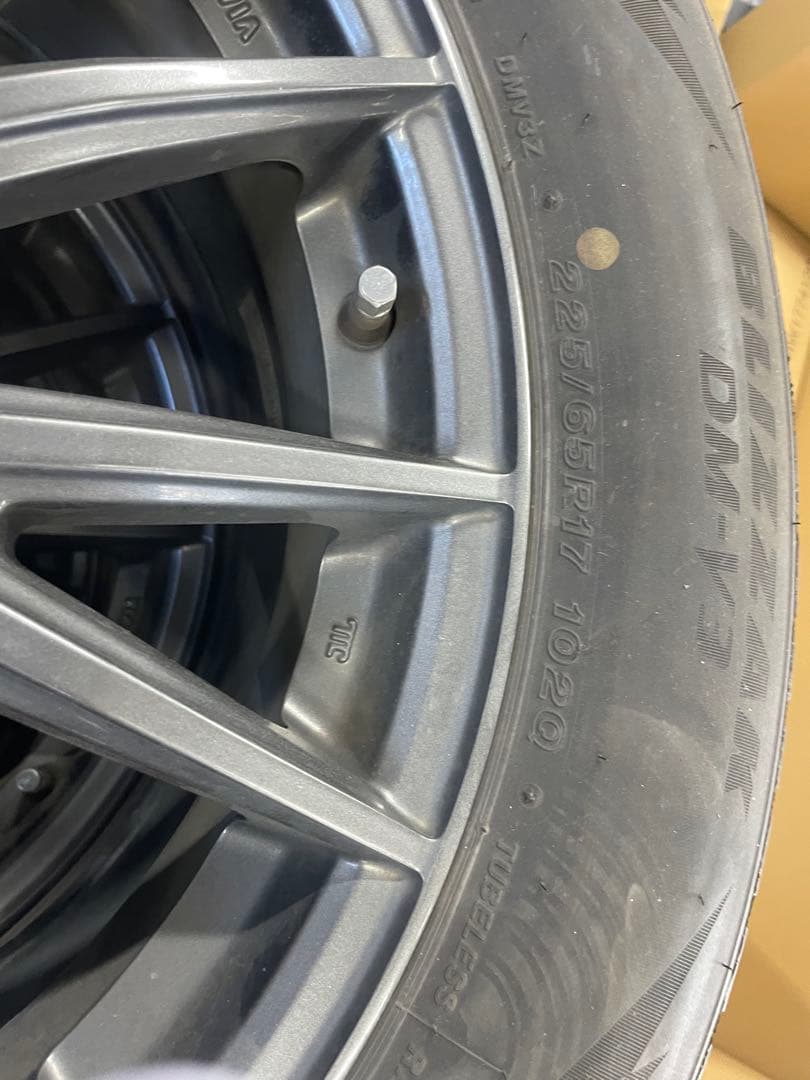 ブリヂストンスタッドレスタイヤ225/65R17＆ホイール４本
