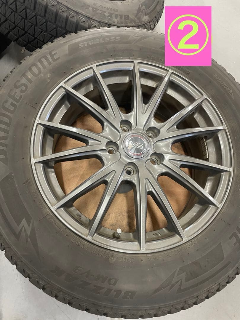 ブリヂストンスタッドレスタイヤ225/65R17＆ホイール４本