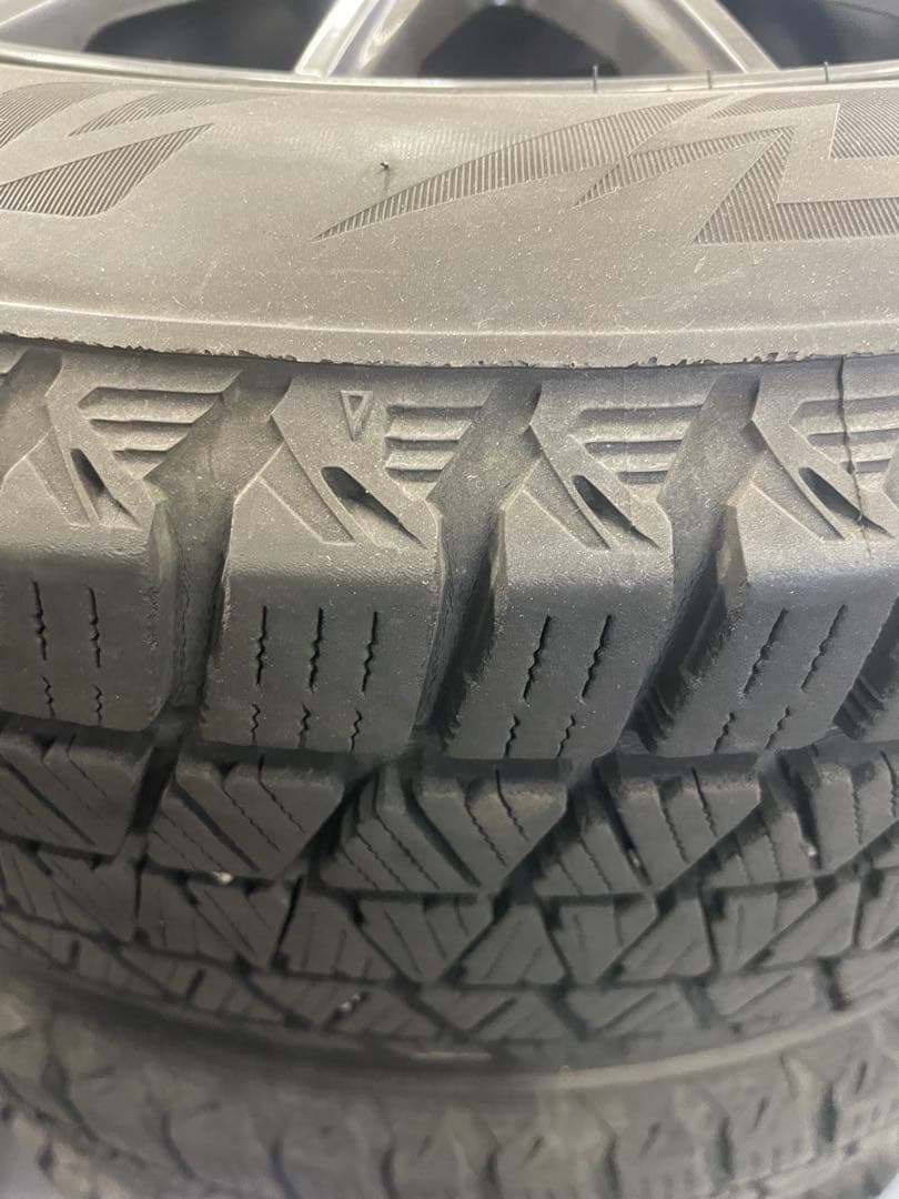 ブリヂストンスタッドレスタイヤ225/65R17＆ホイール４本