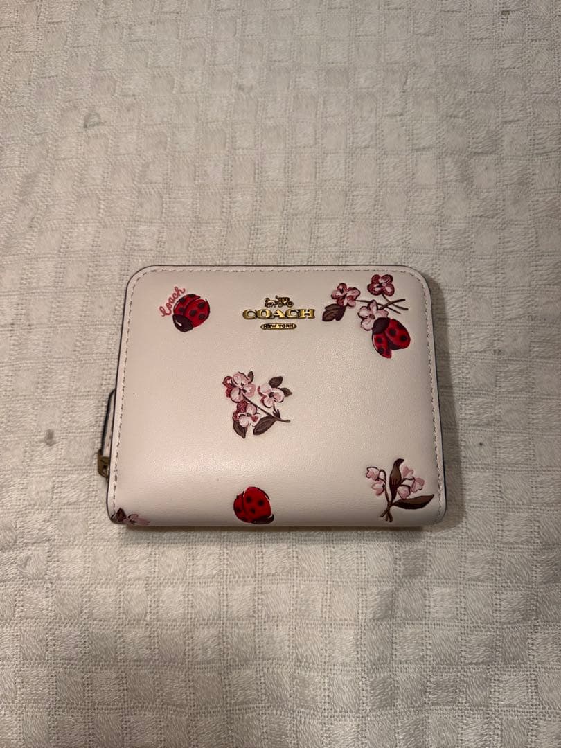 新品・未使用✨COACH コーチ 二つ折り財布 てんとう虫 フローラル 日本限定