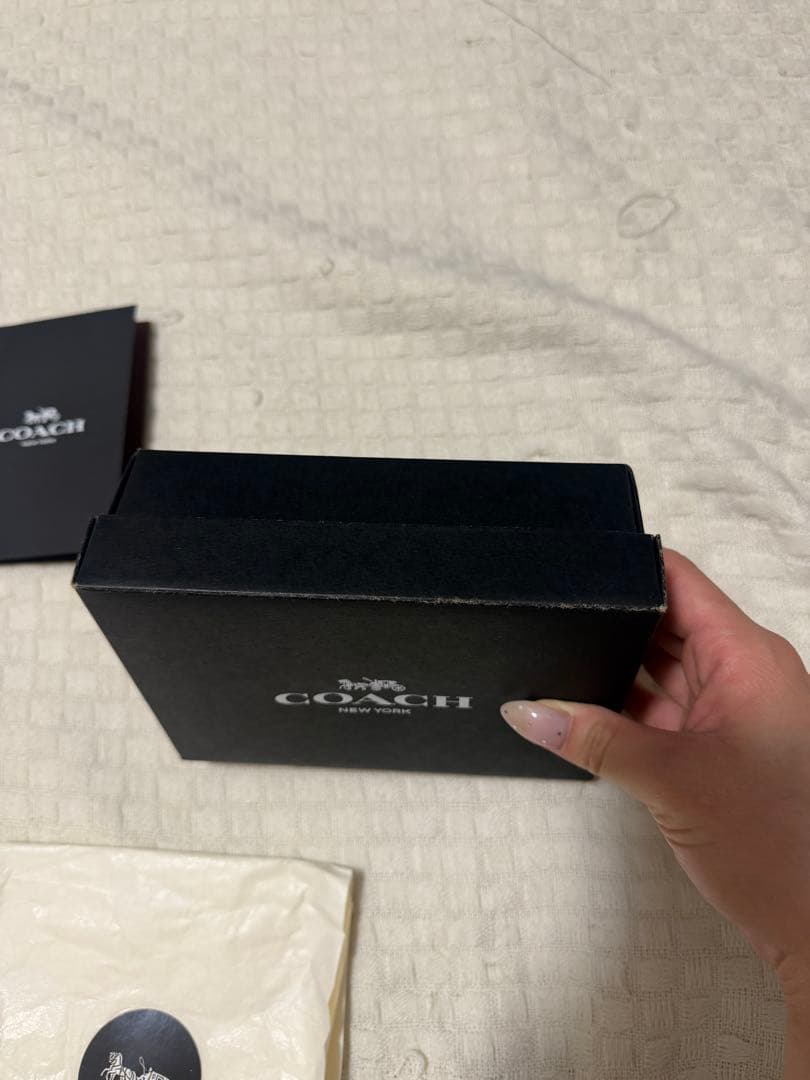 新品・未使用✨COACH コーチ 二つ折り財布 てんとう虫 フローラル 日本限定