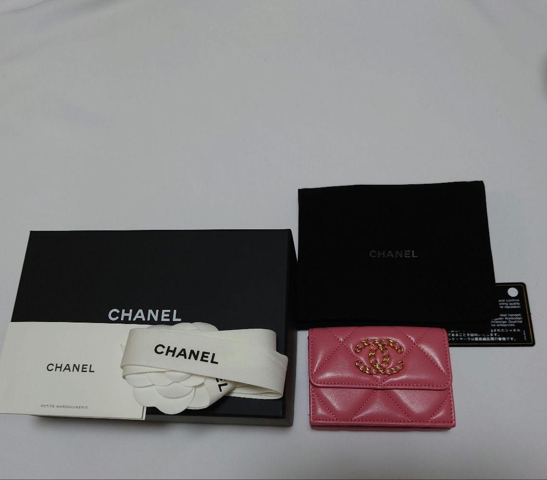 【新品】CHANEL シャネル　三つ折　コンパクト財布