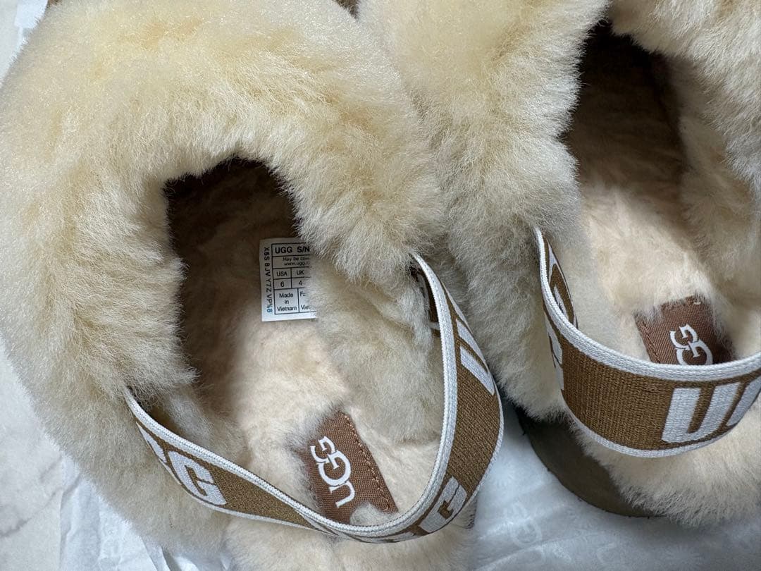 UGG Funketteスエードファーサンダル　厚底