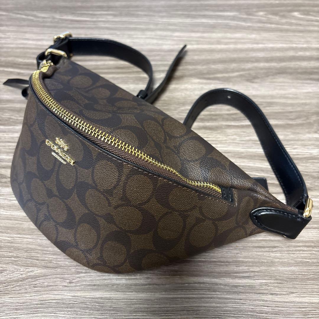コーチ ボディバッグ ブラウン　美品