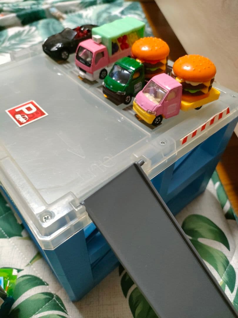 トミカ 駐車場セット ミニカー多数