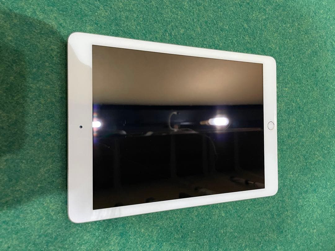 iPad (第6世代) シルバー 32GB WiFi ケース付き⑤