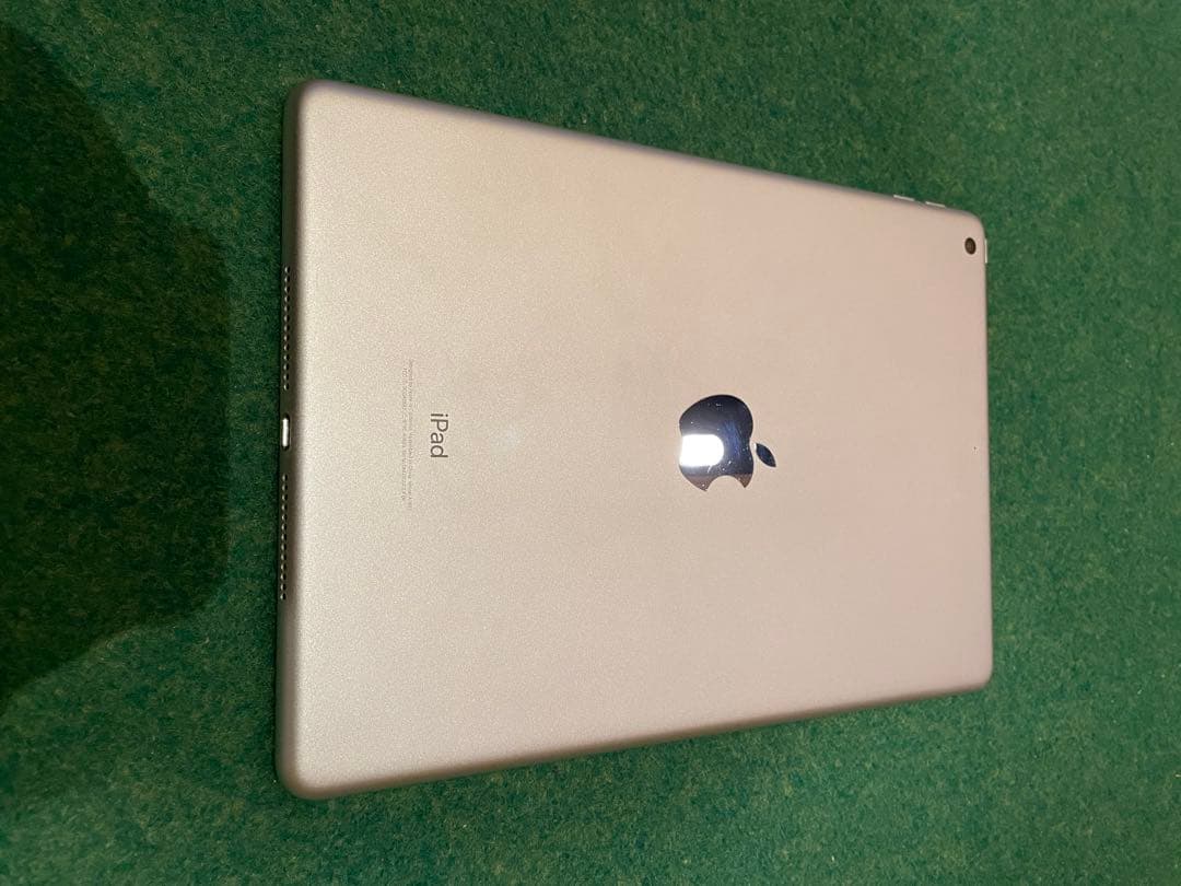 iPad (第6世代) シルバー 32GB WiFi ケース付き⑤