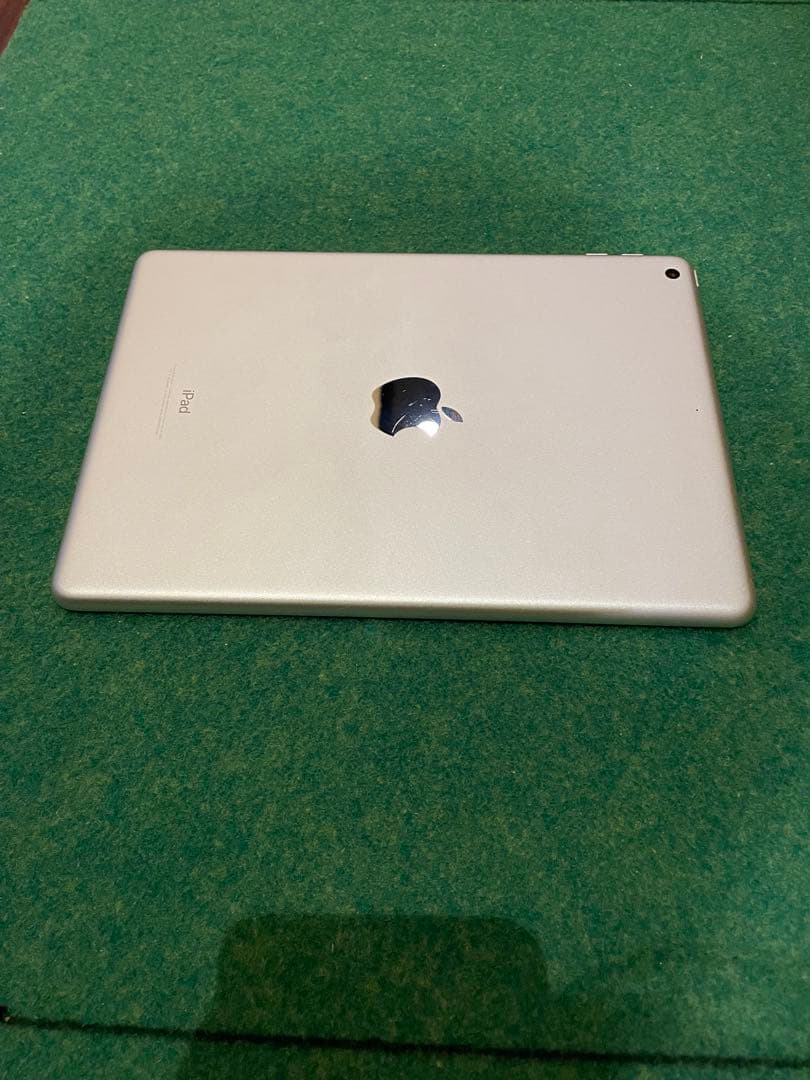 iPad (第6世代) シルバー 32GB WiFi ケース付き⑤