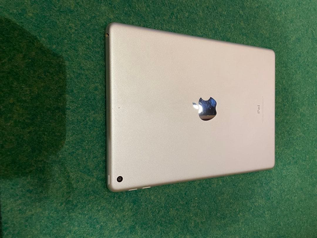 iPad (第6世代) シルバー 32GB WiFi ケース付き⑤