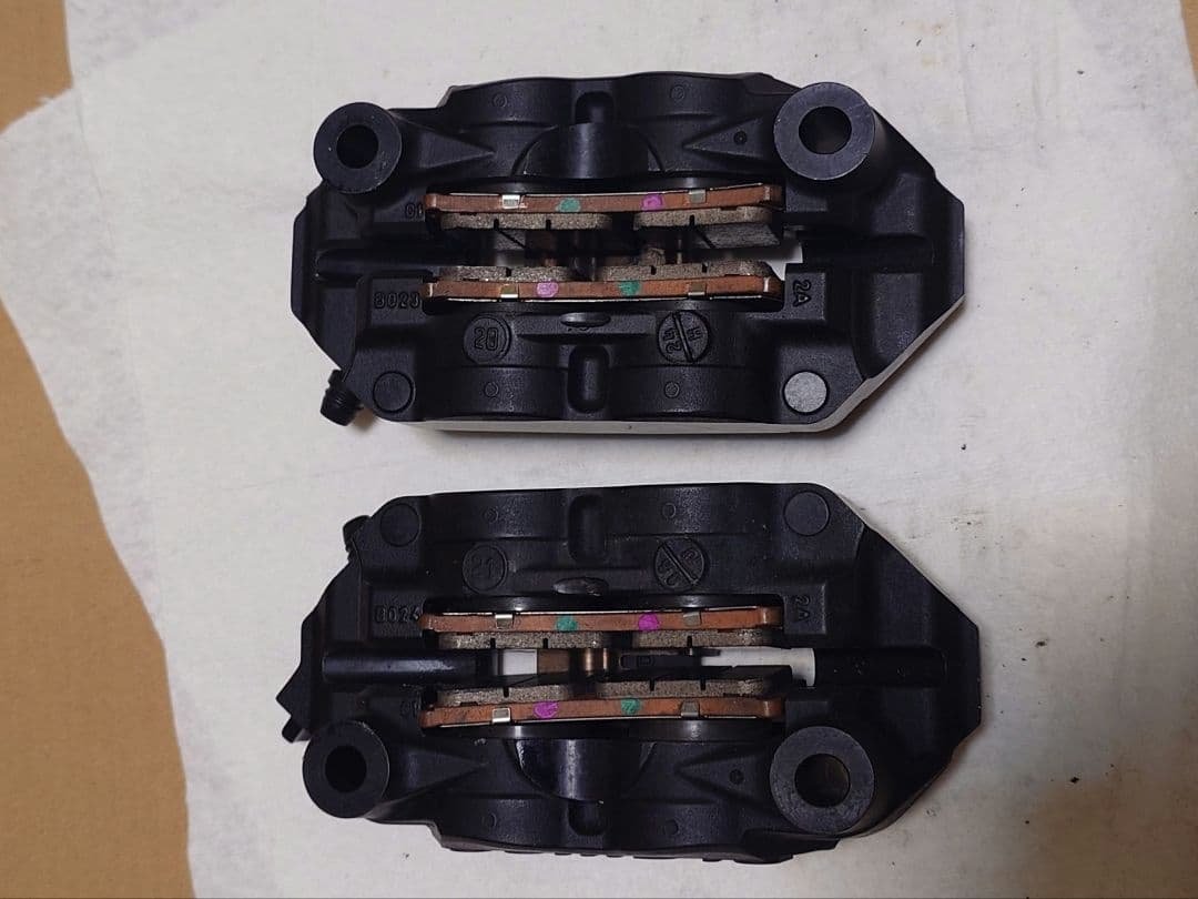 ブレンボ(スズンボ)　モノブロックキャリパー108ピッチ gsx1000-s