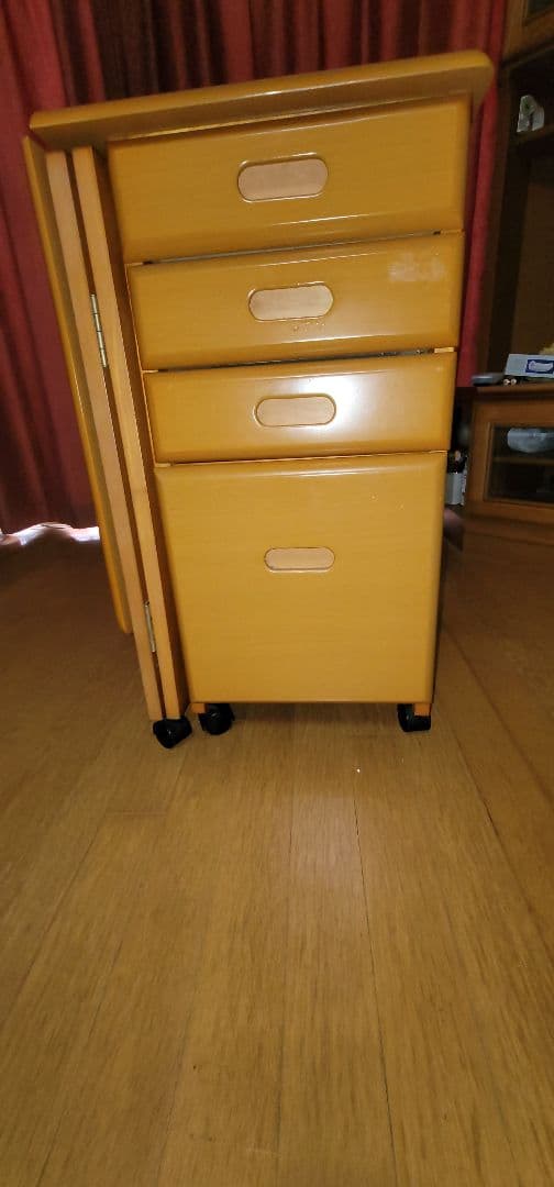 木製デスクとグレー椅子セット