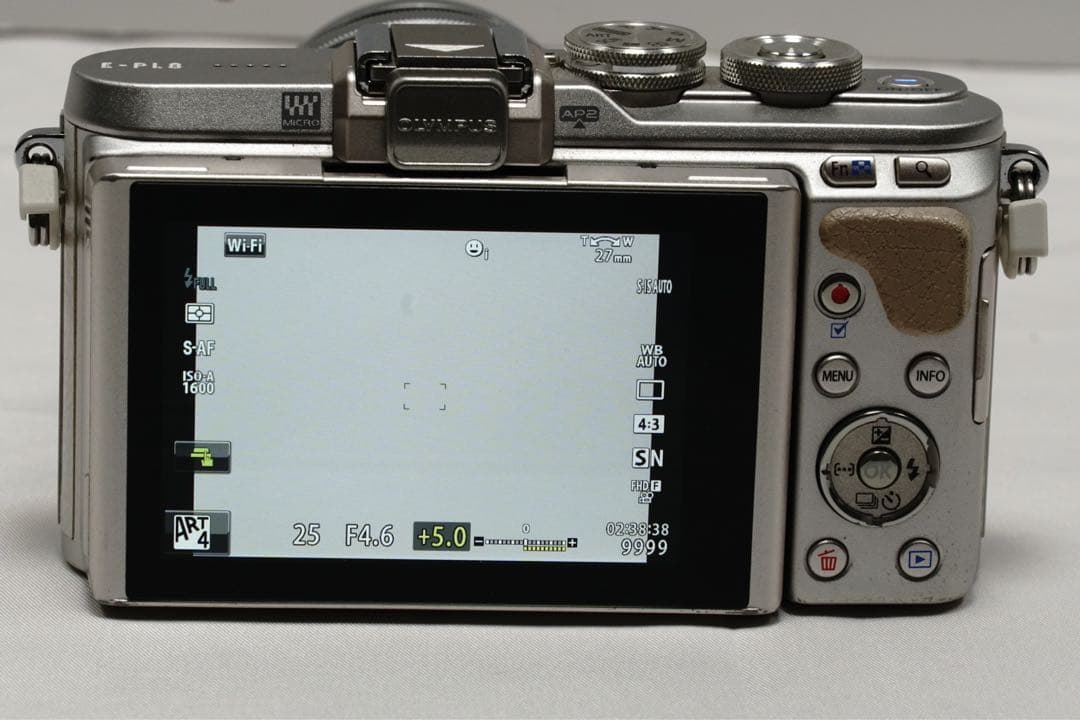 OLYMPUS PEN E-PL8 ホワイト