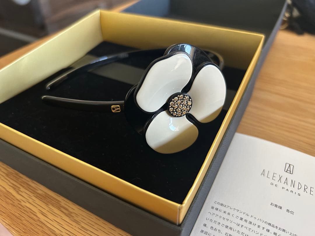 ♡ジュディshop♡さま専用アレクサンドルドゥパリ カメリアのついたカチューシャ