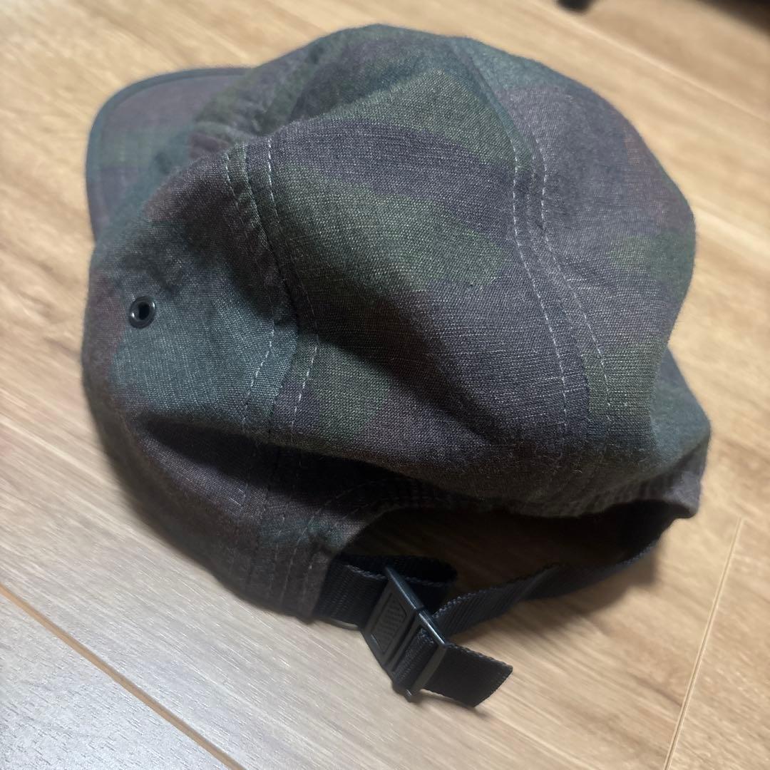 美品Supreme 迷彩柄ロゴキャップ ロゴ紫と白キャップ